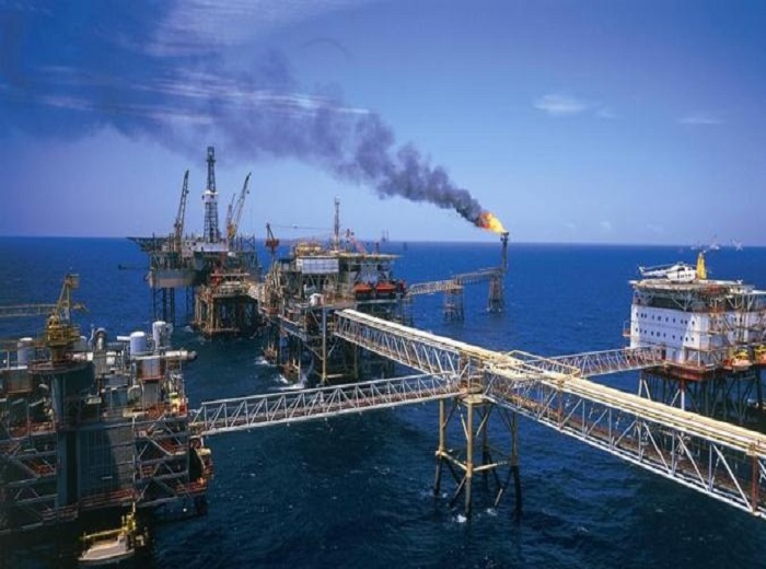 OPEC giảm sản lượng, giá dầu tăng nhẹ